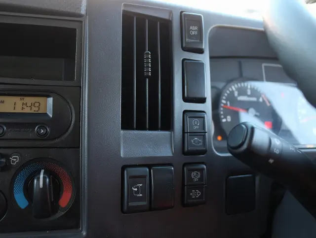 いすゞ エルフ TRG-NPR85AR(2WD)の写真45