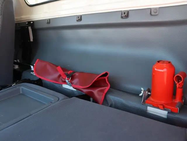 いすゞ エルフ TRG-NPR85AR(2WD)の写真50