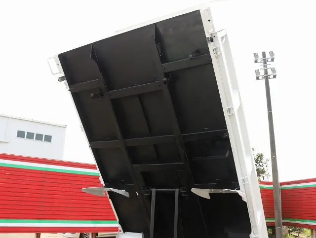 三菱 キャンター 2PG-FBA60(2WD)の写真25