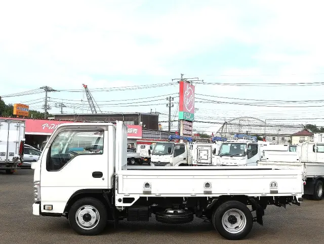 いすゞ エルフ SKG-NJR85A(2WD)の写真8