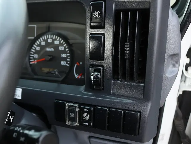いすゞ エルフ SKG-NJR85A(2WD)の写真40