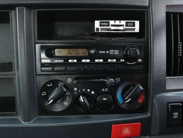 いすゞ エルフ SKG-NJR85A(2WD)の写真43