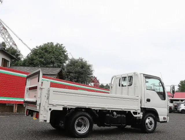 いすゞ エルフ TRG-NJR85A(2WD)の写真5