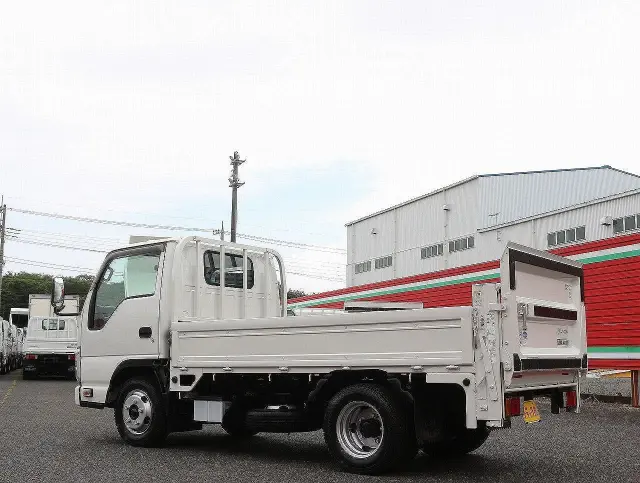 いすゞ エルフ TRG-NJR85A(2WD)の写真7