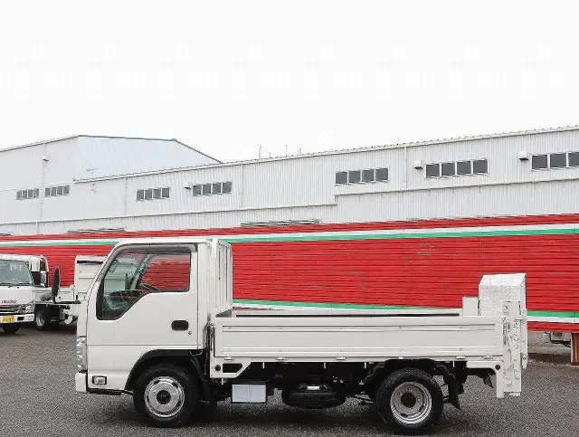 いすゞ エルフ TRG-NJR85A(2WD)の写真8
