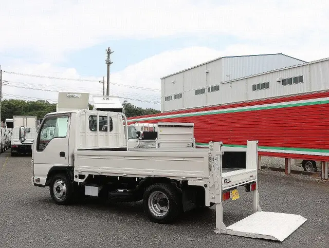 いすゞ エルフ TRG-NJR85A(2WD)の写真16