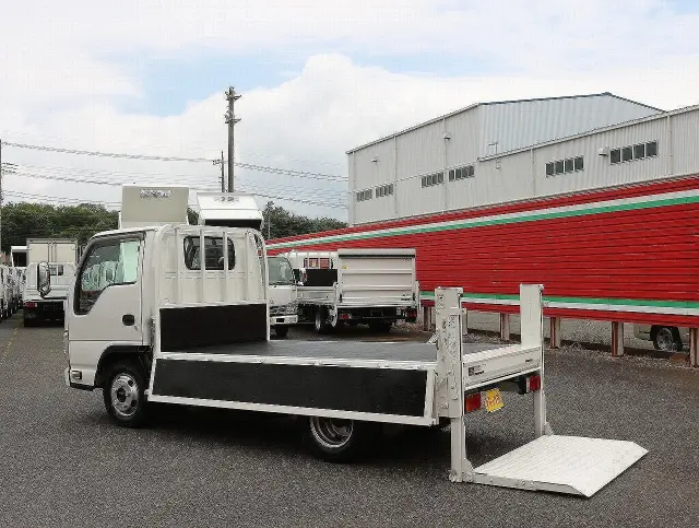 いすゞ エルフ TRG-NJR85A(2WD)の写真22