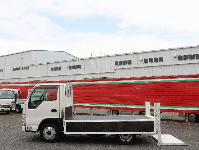いすゞ エルフ TRG-NJR85A(2WD)の写真23