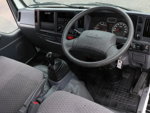 いすゞ エルフ TRG-NJR85A(2WD)の写真32