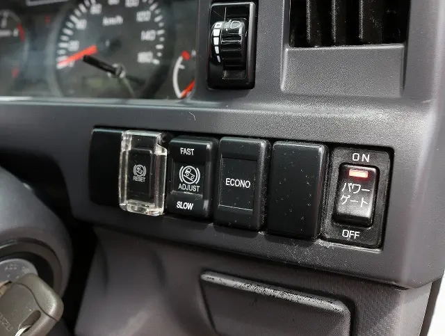いすゞ エルフ TRG-NJR85A(2WD)の写真41