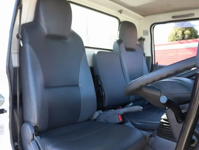 いすゞ エルフ 2RG-NJR88AD(2WD)の写真32