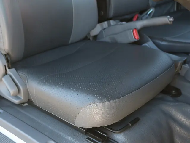 いすゞ エルフ 2RG-NJR88AD(2WD)の写真33