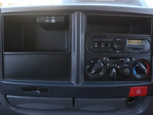 いすゞ エルフ 2RG-NJR88AD(2WD)の写真37