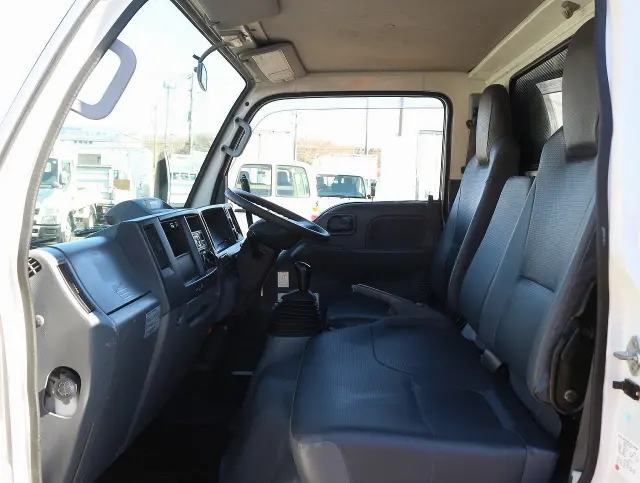 いすゞ エルフ 2RG-NJR88AD(2WD)の写真43