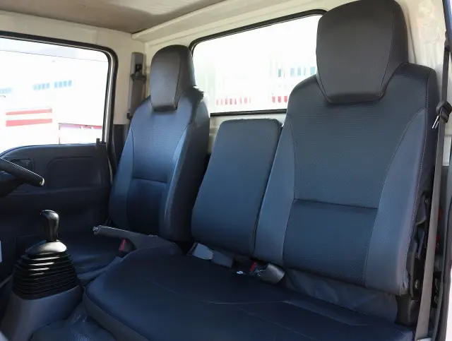 いすゞ エルフ 2RG-NJR88AD(2WD)の写真44