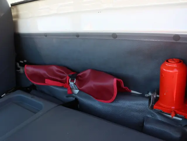 いすゞ エルフ 2RG-NJR88AD(2WD)の写真45