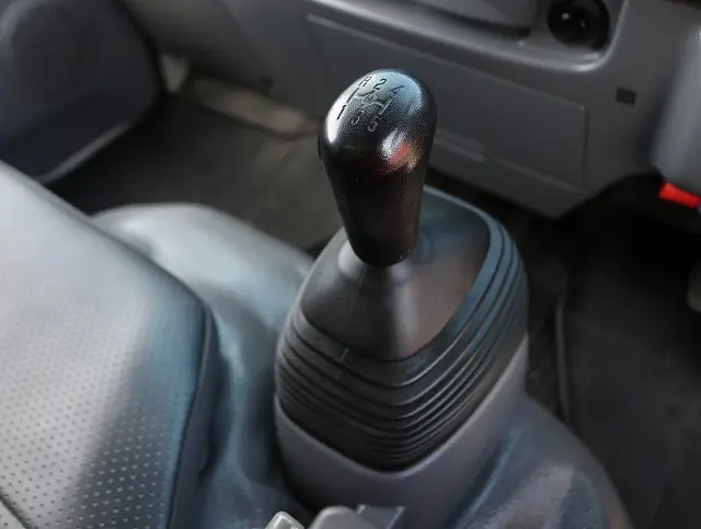 いすゞ エルフ TKG-NJR85AD(2WD)の写真42