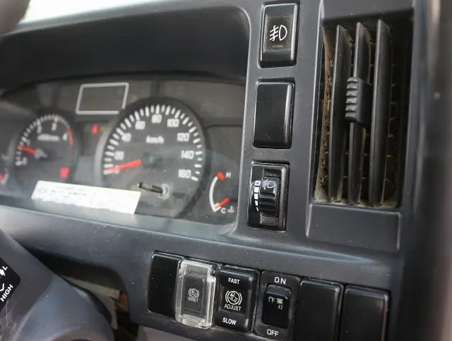 いすゞ エルフ TKG-NJR85AD(2WD)の写真45