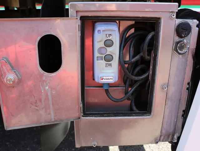 いすゞ エルフ TPG-NPR85AR(2WD)の写真10