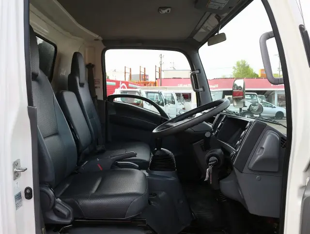 いすゞ エルフ TPG-NPR85AR(2WD)の写真32