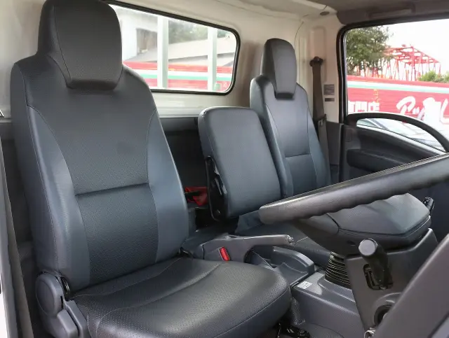 いすゞ エルフ TPG-NPR85AR(2WD)の写真33