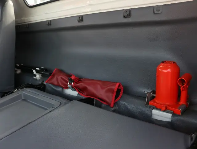 いすゞ エルフ TPG-NPR85AR(2WD)の写真47