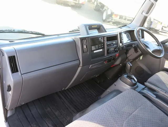 いすゞ エルフ 2SG-NPR88AN(2WD)の写真34