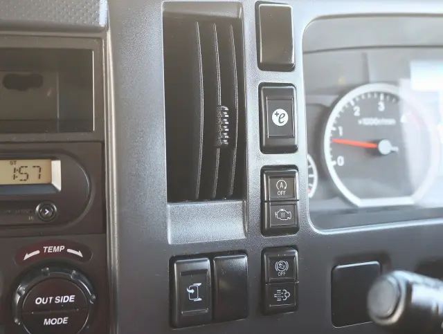 いすゞ エルフ 2SG-NPR88AN(2WD)の写真42