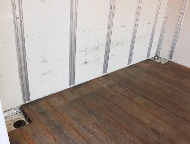 いすゞ エルフ TKG-NHR85AN(2WD)の写真16