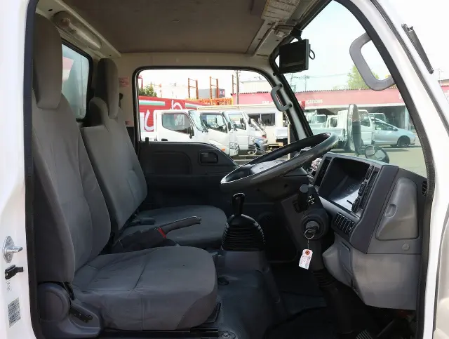 いすゞ エルフ TKG-NHR85AN(2WD)の写真32