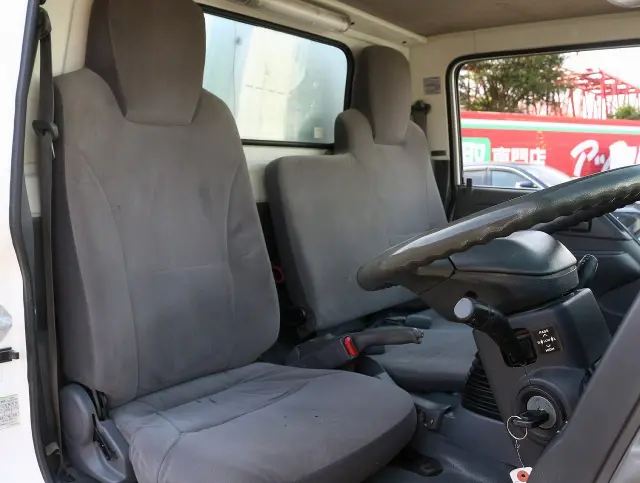 いすゞ エルフ TKG-NHR85AN(2WD)の写真33