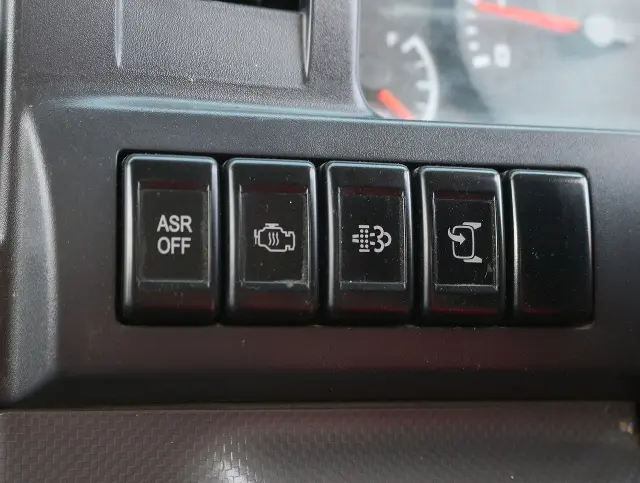 いすゞ エルフ TKG-NHR85AN(2WD)の写真39