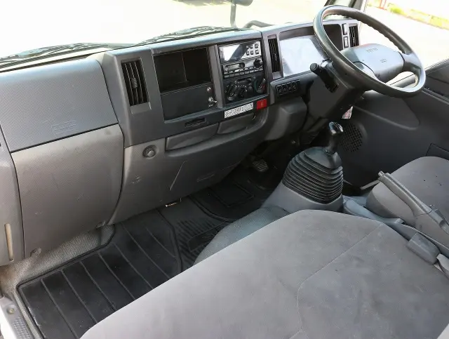 いすゞ エルフ TKG-NHR85AN(2WD)の写真43