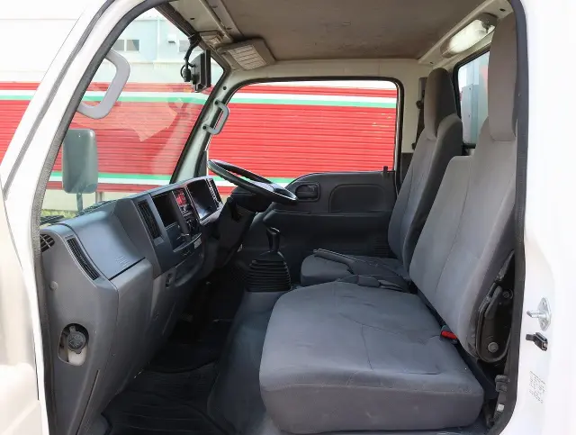 いすゞ エルフ TKG-NHR85AN(2WD)の写真44