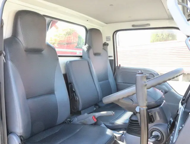 いすゞ エルフ TPG-NJR85AD(2WD)の写真38