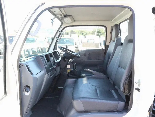 いすゞ エルフ TPG-NJR85AD(2WD)の写真39