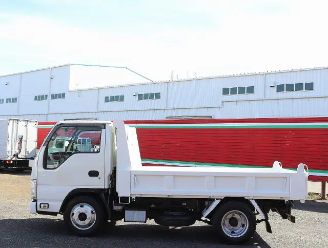 いすゞ エルフ TPG-NKR85AD(2WD)の写真9