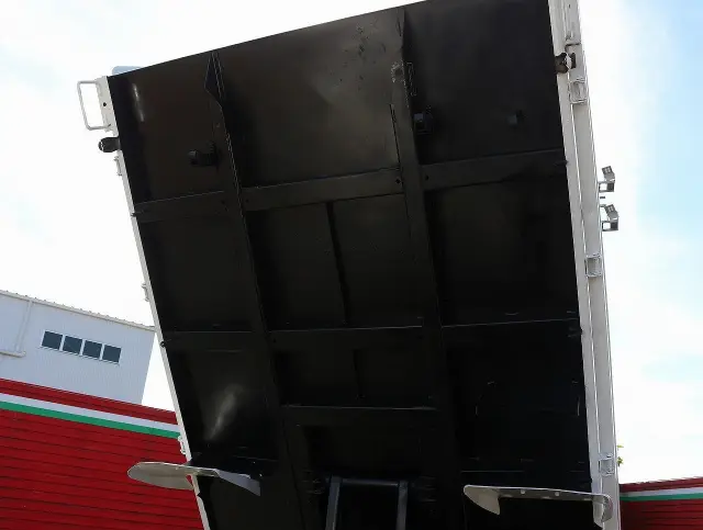 いすゞ エルフ TPG-NKR85AD(2WD)の写真26