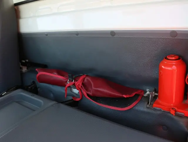 いすゞ エルフ TPG-NKR85AD(2WD)の写真49