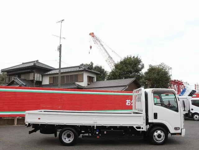 いすゞ エルフ 2RG-NPR88AR(2WD)の写真4