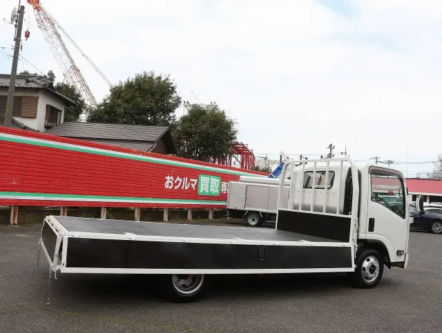 いすゞ エルフ 2RG-NPR88AR(2WD)の写真15