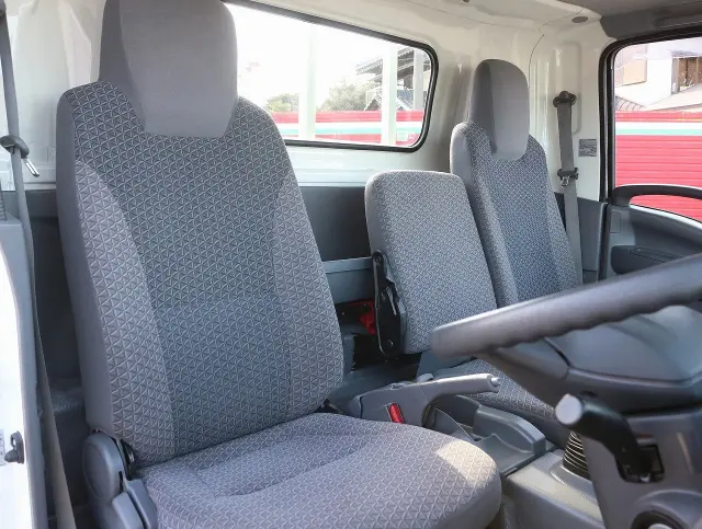 いすゞ エルフ 2RG-NPR88AR(2WD)の写真30