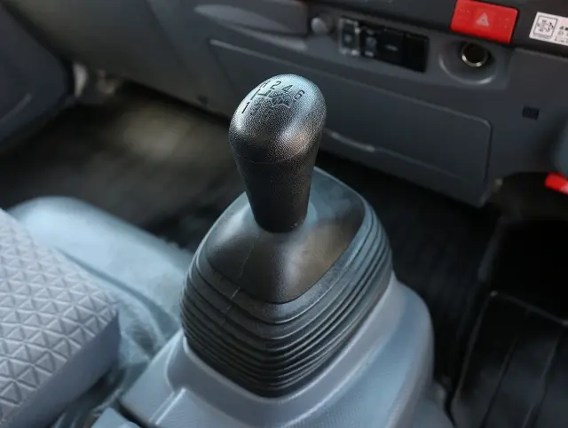 いすゞ エルフ 2RG-NPR88AR(2WD)の写真35