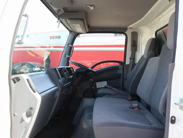 いすゞ エルフ 2RG-NPR88AR(2WD)の写真42