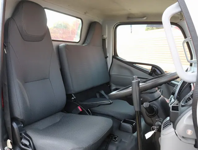 三菱 キャンター TPG-FBA60(2WD)の写真40