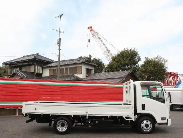 いすゞ エルフ 2RG-NPR88AR(2WD)の写真4