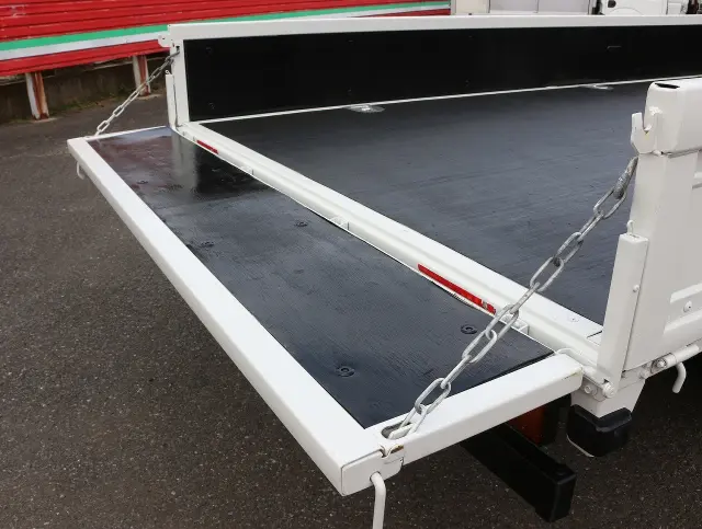 いすゞ エルフ 2RG-NPR88AR(2WD)の写真9