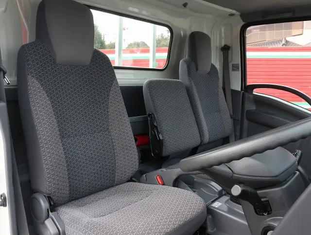 いすゞ エルフ 2RG-NPR88AR(2WD)の写真33