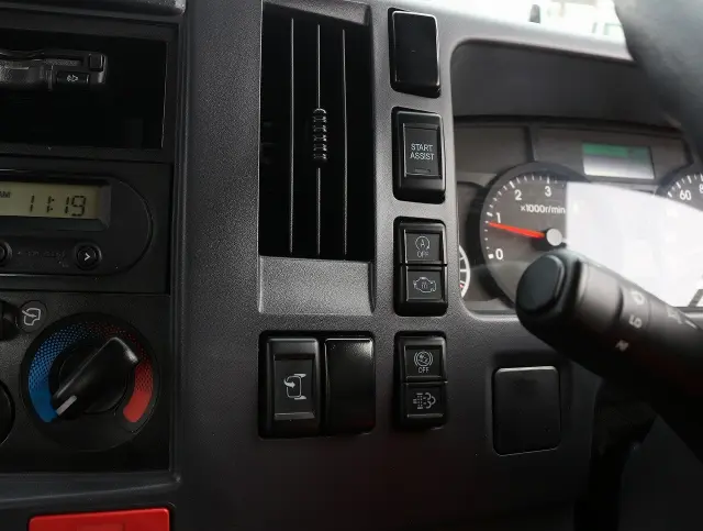 いすゞ エルフ 2RG-NPR88AR(2WD)の写真40