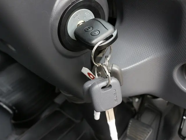 いすゞ エルフ 2RG-NPR88AR(2WD)の写真42